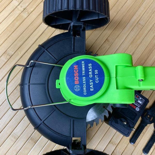 Акумуляторний тример Bosch Easy grassy cut 50 з колесами (36 V, 5 AH), акумуляторна коса Бош 2295711053 фото